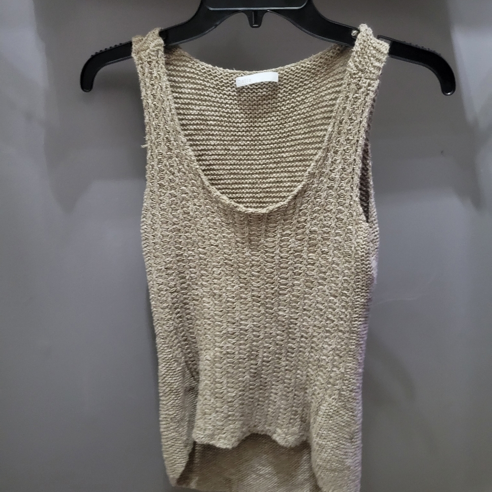 Tan kitted top
